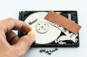 Восстановление информации с жесткого диска с электрическими повреждениями.